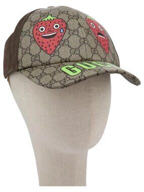 GUCCI GG Supreme Strawberry baseball Cap PVC XL Beige 700665 Auth am7681V